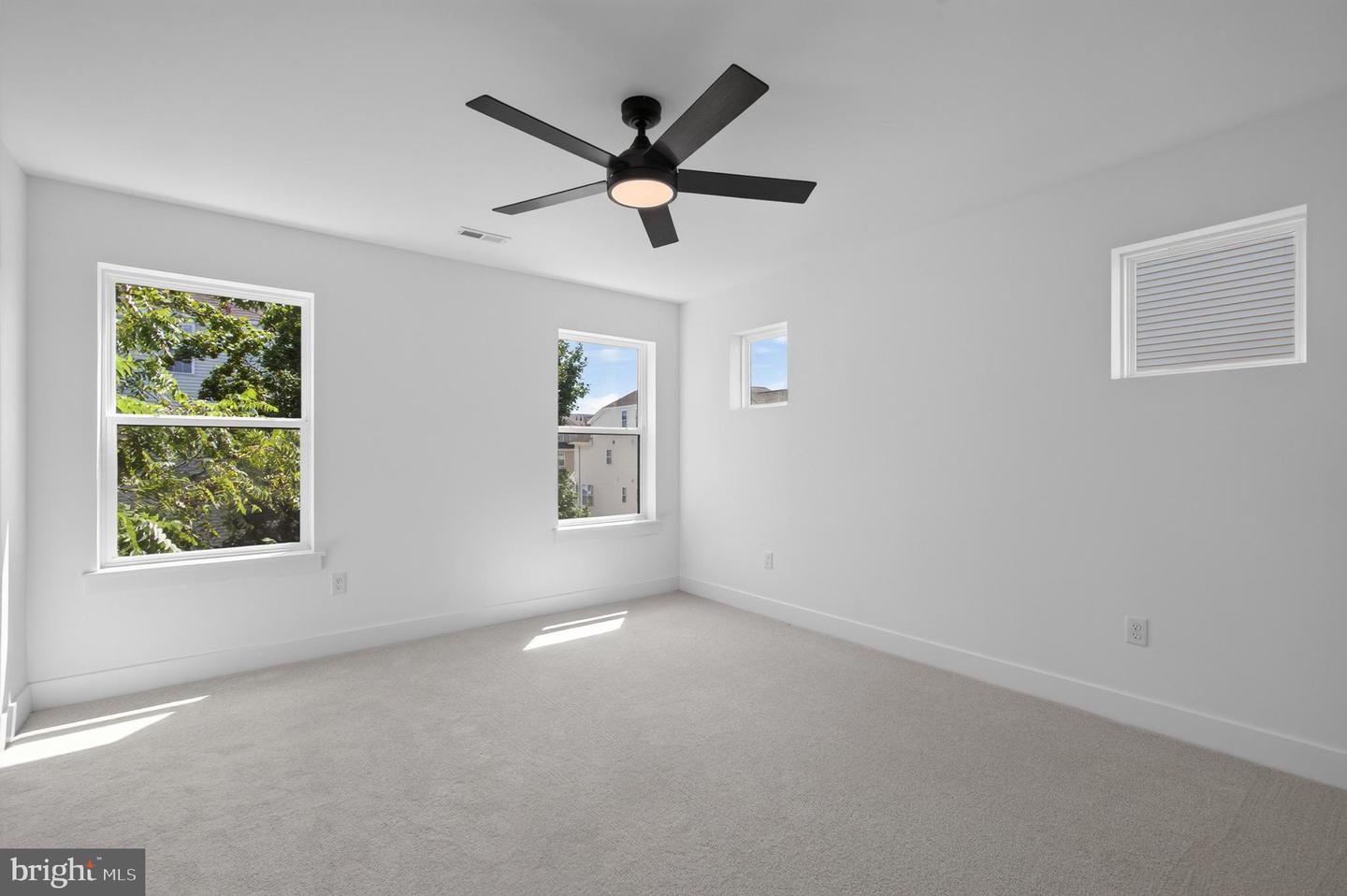 340 E Barnard St Property Photo 26