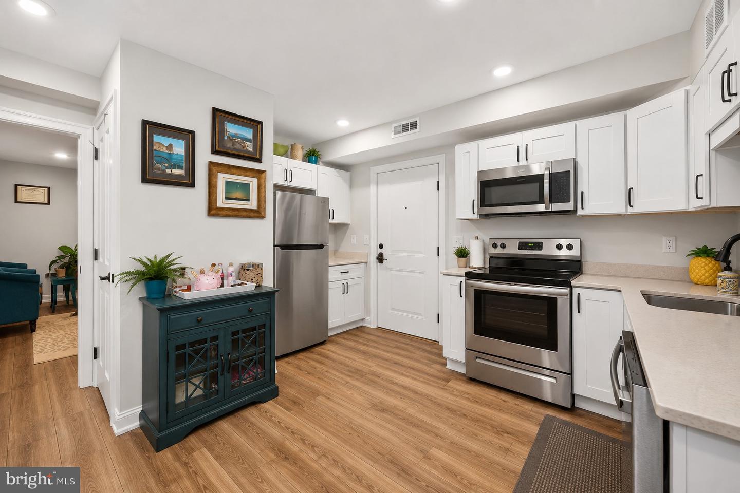 241 Bridge #apt B Property Photo 3
