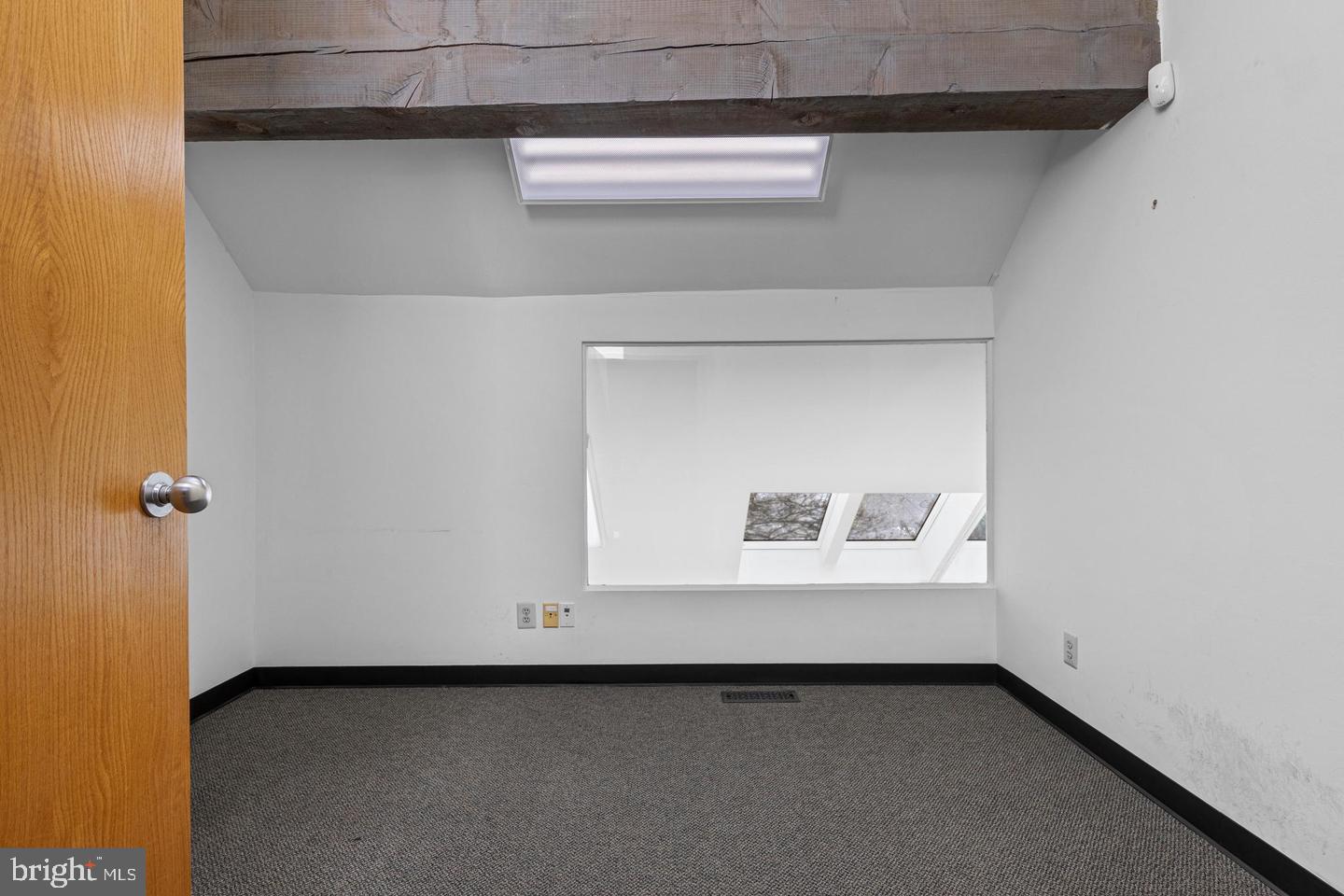 882 S Matlack St #105 Property Photo 9
