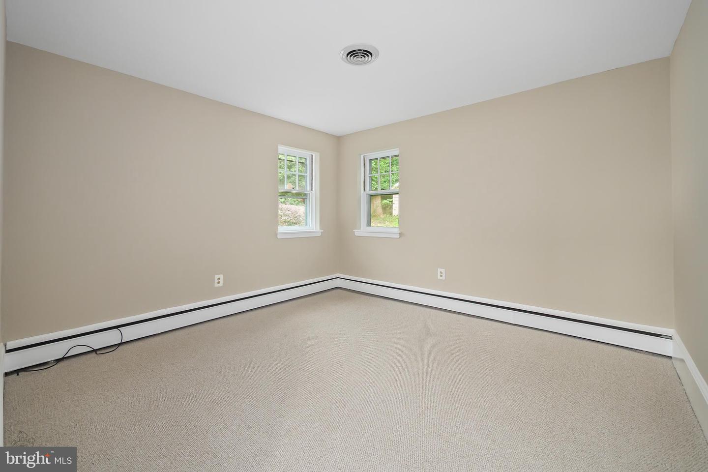 4 Carol Ln Property Photo 14