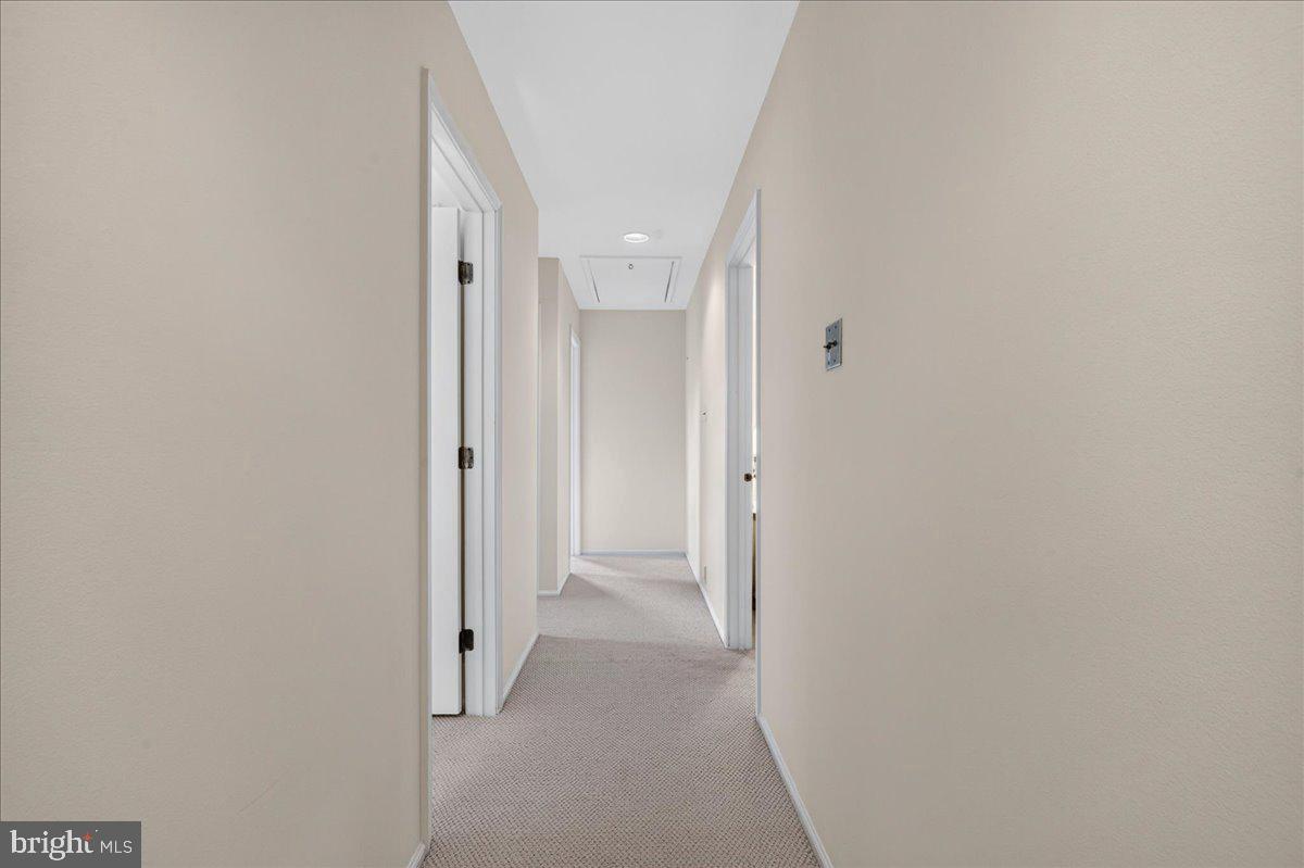 1230 Hawthorne Ln Property Photo 22