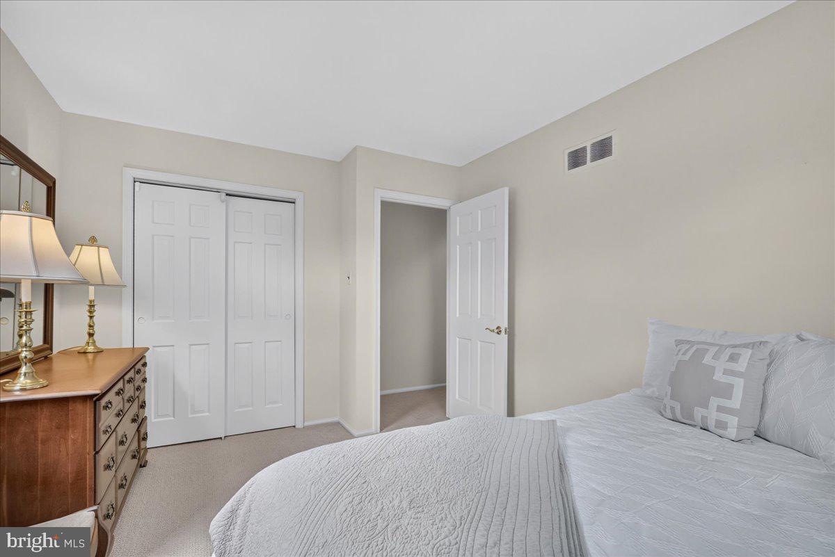 1230 Hawthorne Ln Property Photo 29