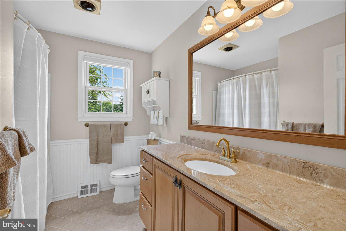 1230 Hawthorne Ln Property Photo 31