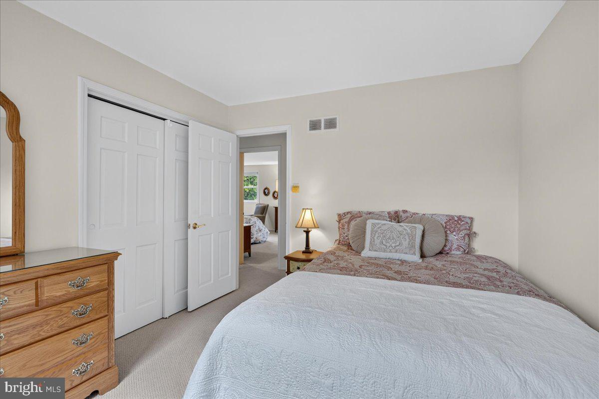 1230 Hawthorne Ln Property Photo 33