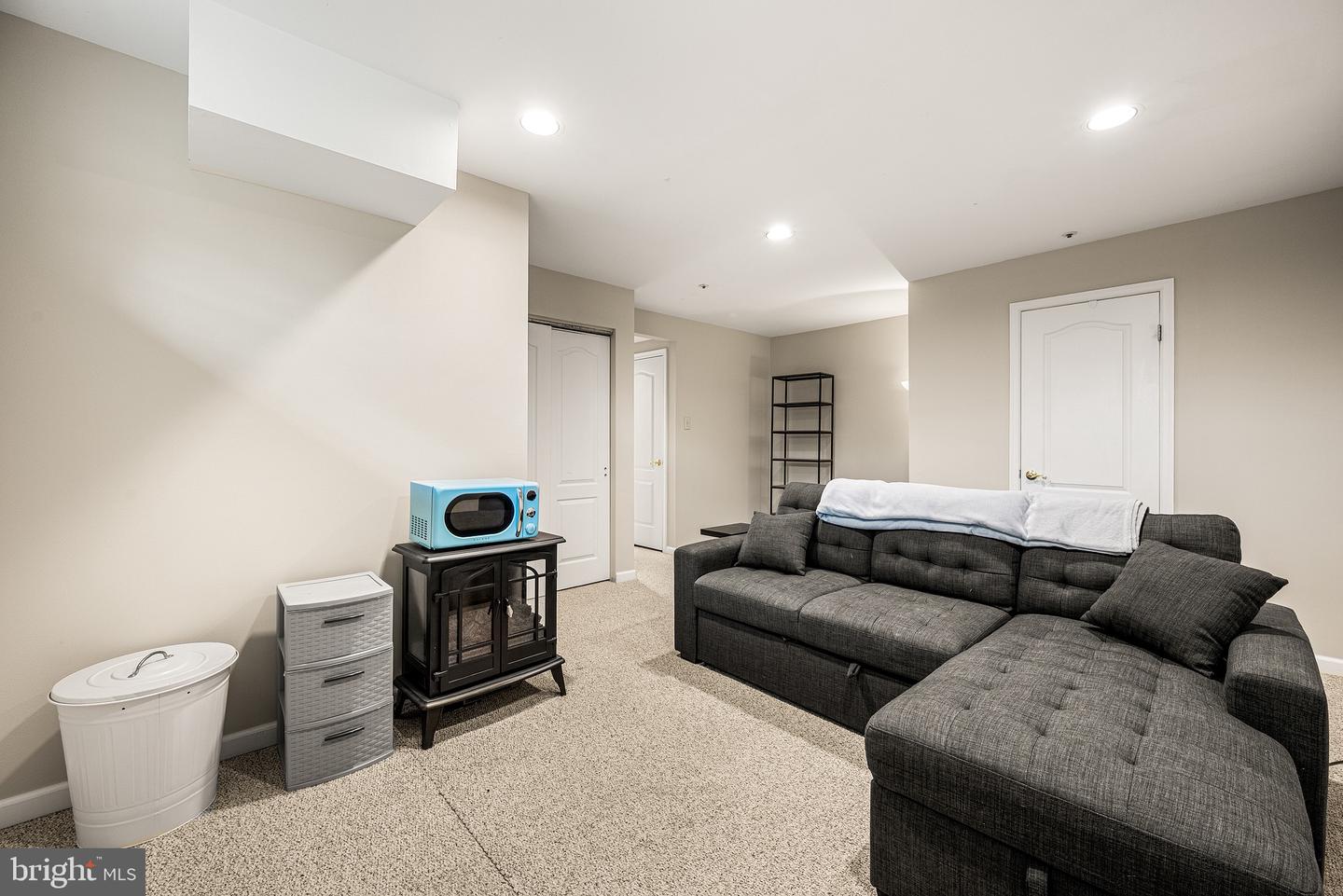 342 Huntington Ct Property Photo 4