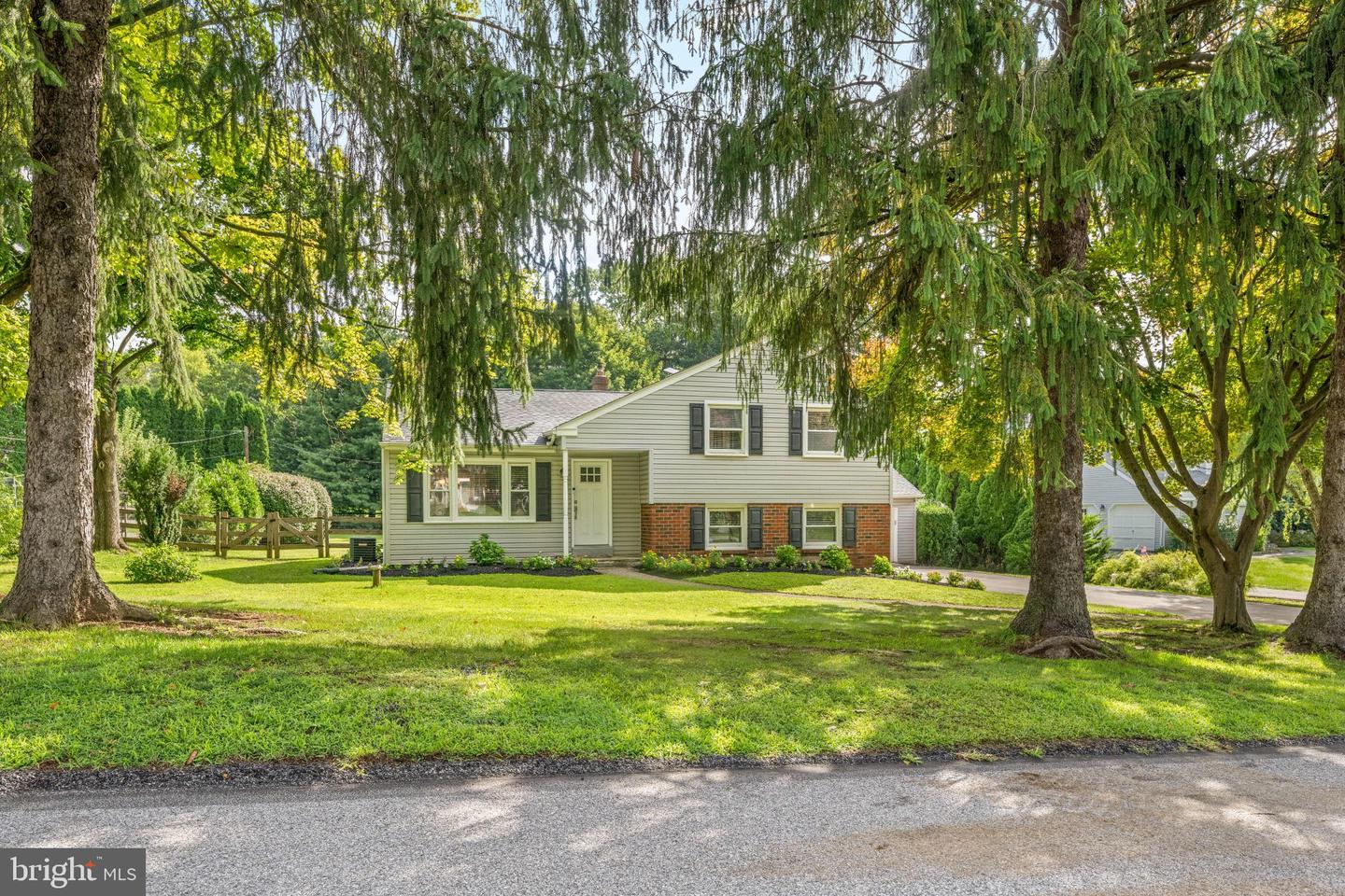 1217 Green Hill Ave Property Photo 1