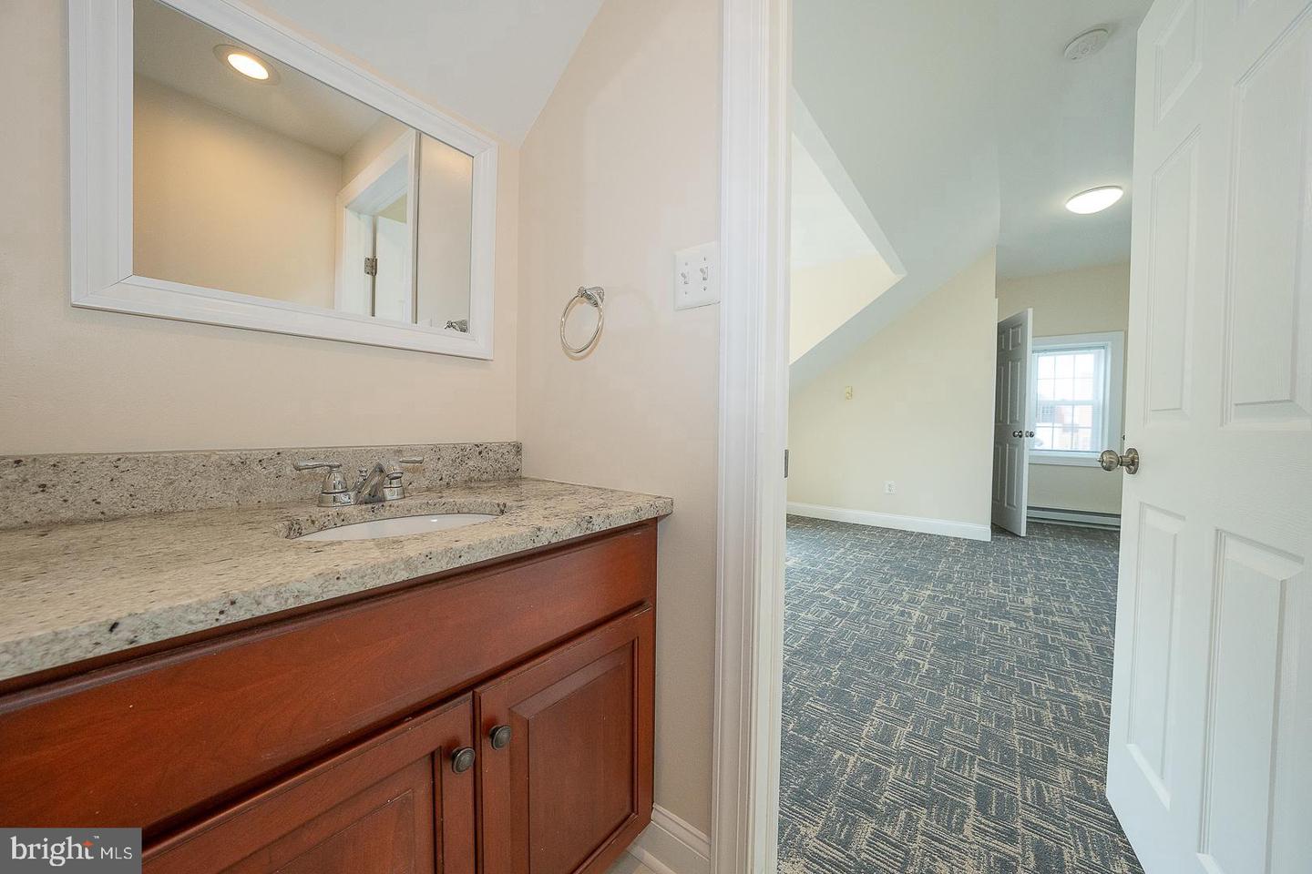 107 W Circular Ave Property Photo 20
