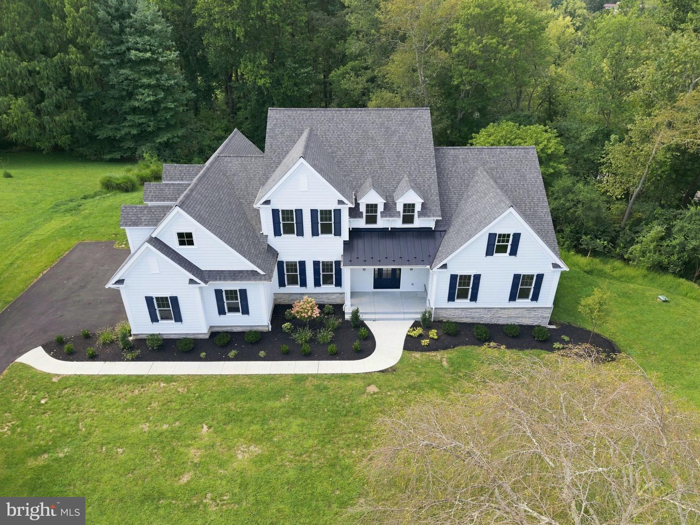 102 Knoxlyn Farm Dr #a Property Photo 3