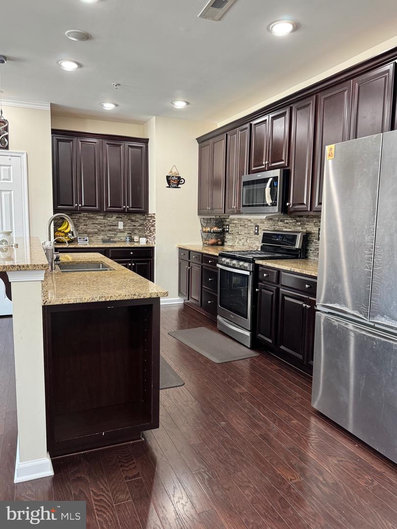 729 Sun Valley Ct Property Photo 6