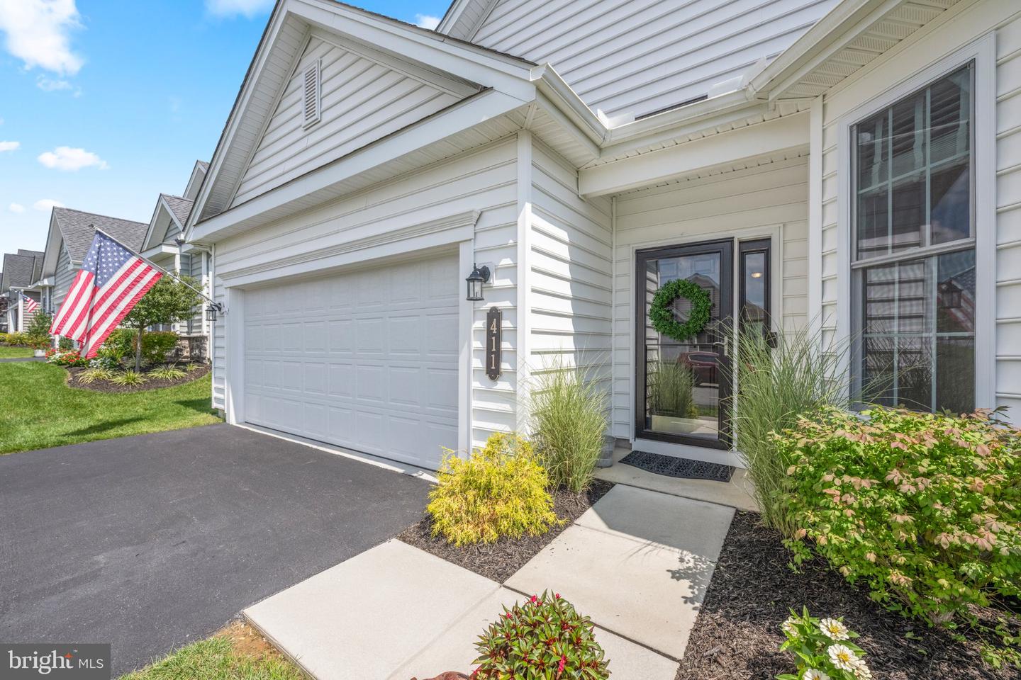 411 National Dr Property Photo 4