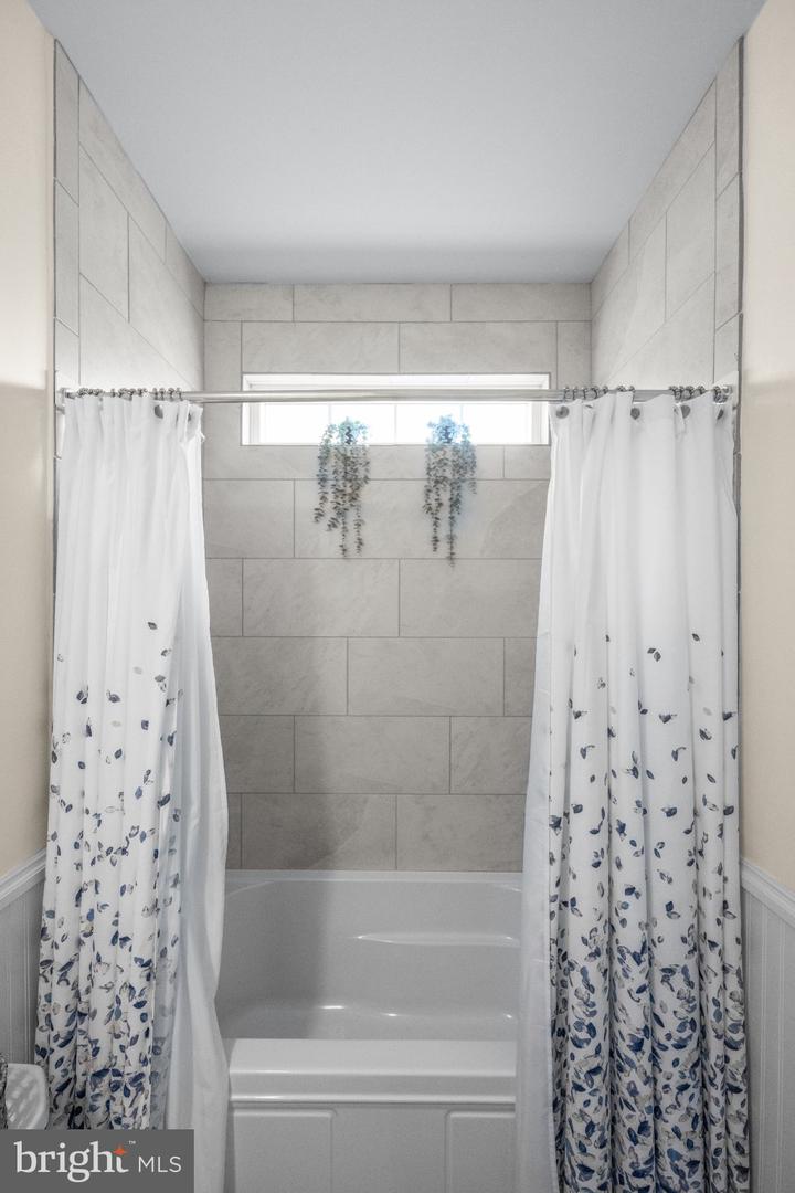 411 National Dr Property Photo 29