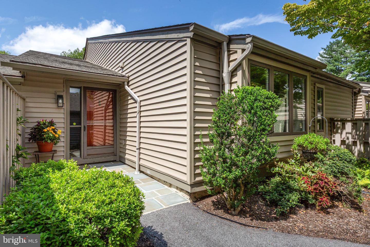 266 Chatham Way Property Photo 1
