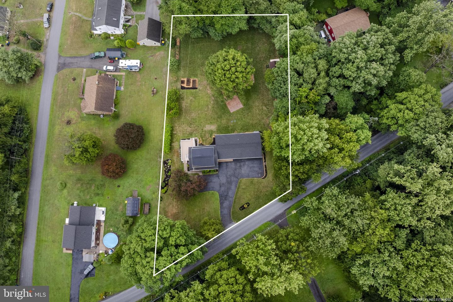 65 Compass Rd Property Photo 2