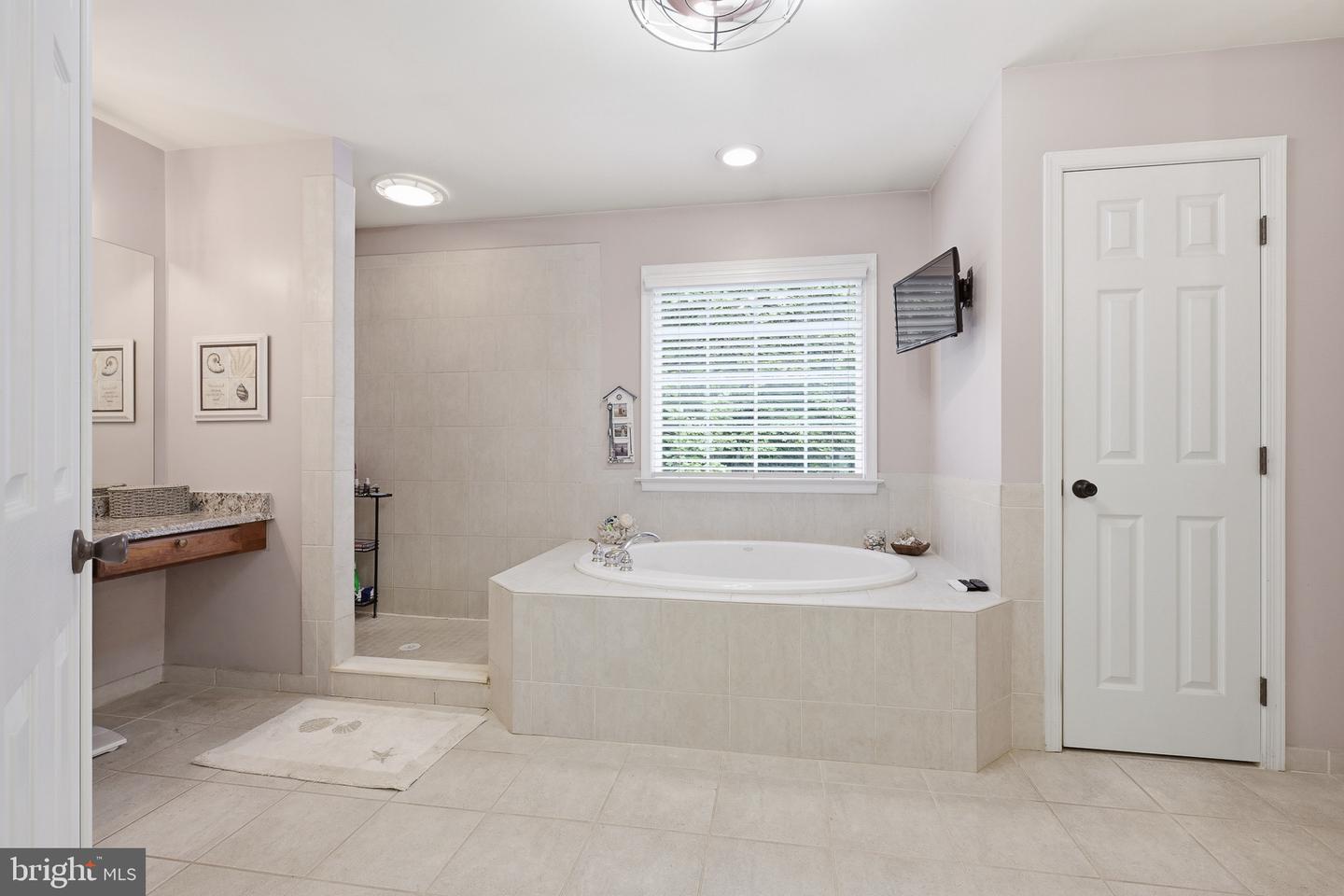 101 Pyles Mountain Ln Property Photo 24