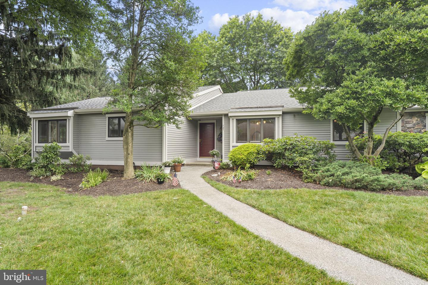 727 INVERNESS DR #727