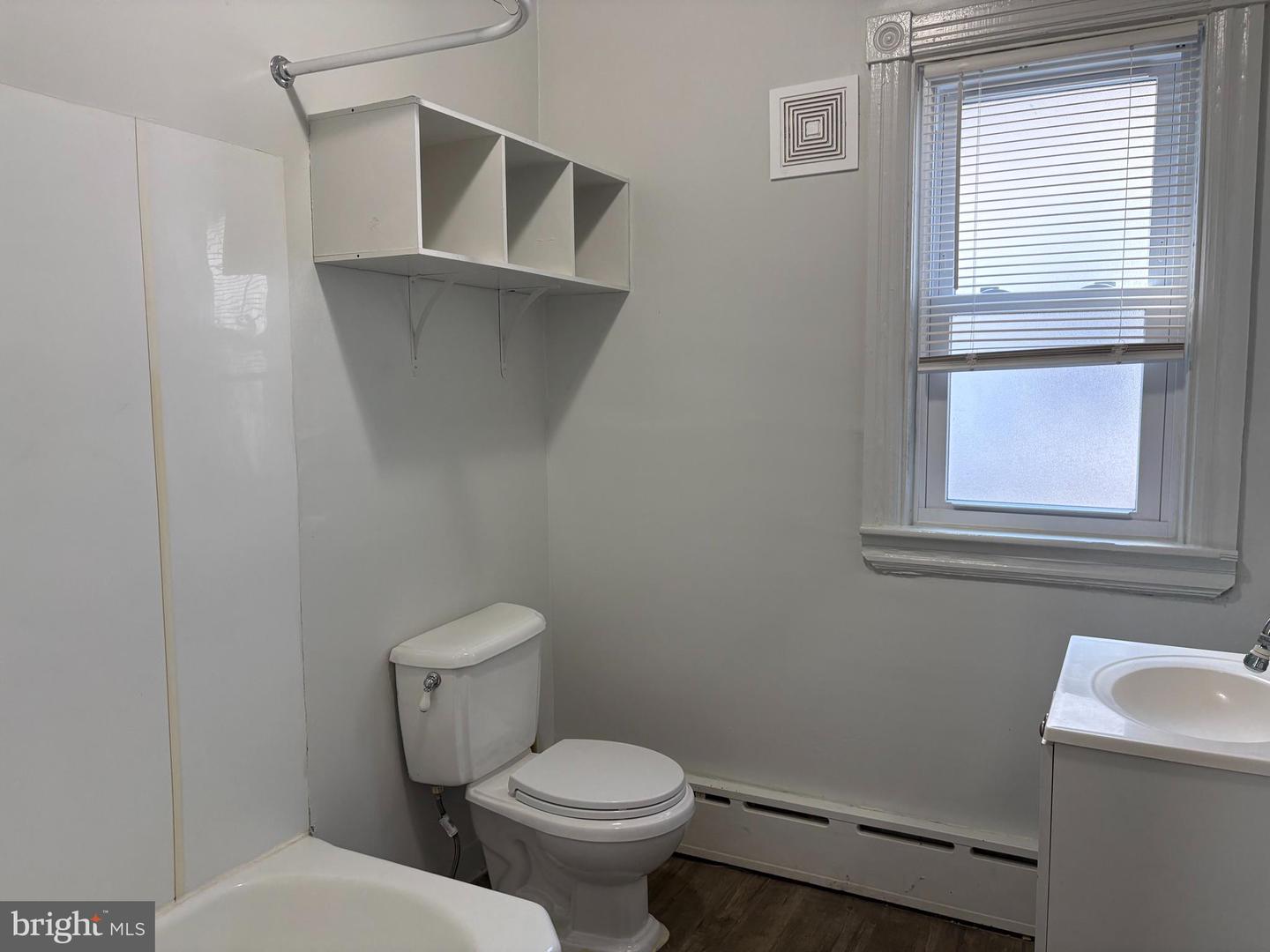 35 S Park Ave Property Photo 10