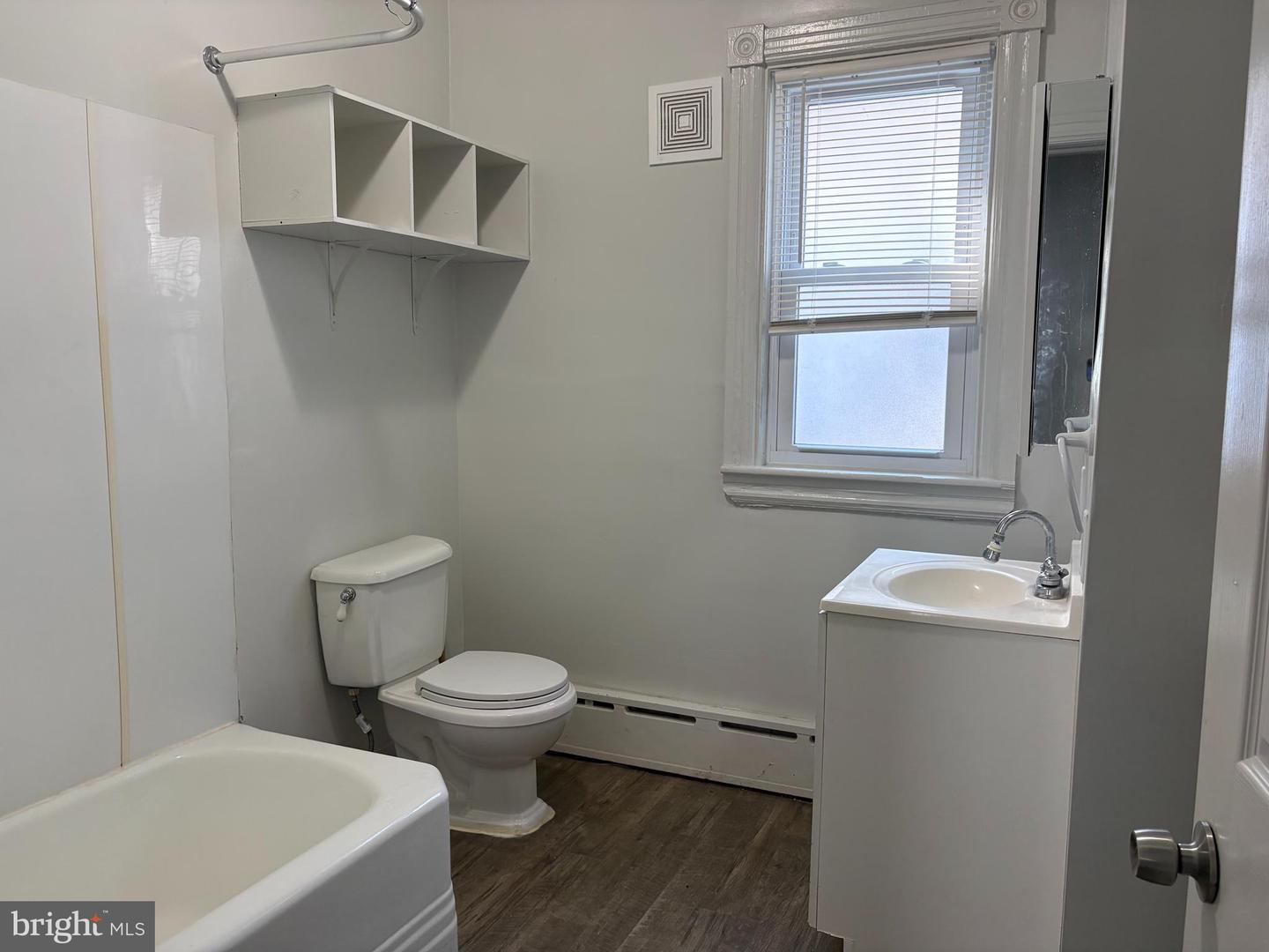 35 S Park Ave Property Photo 12