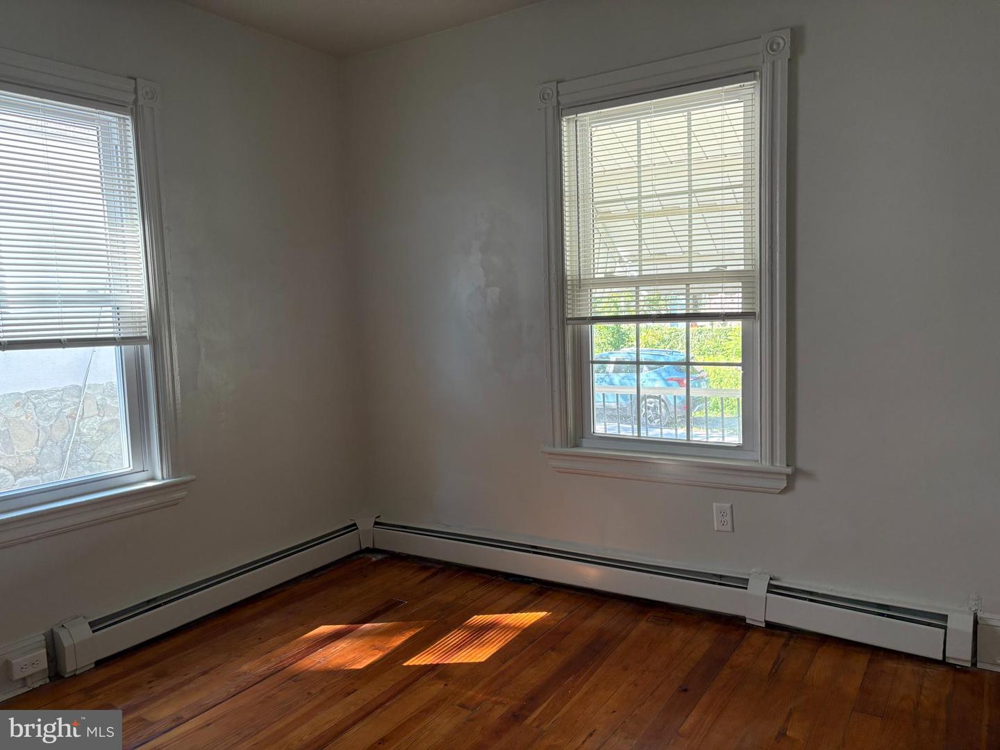 35 S Park Ave Property Photo 16