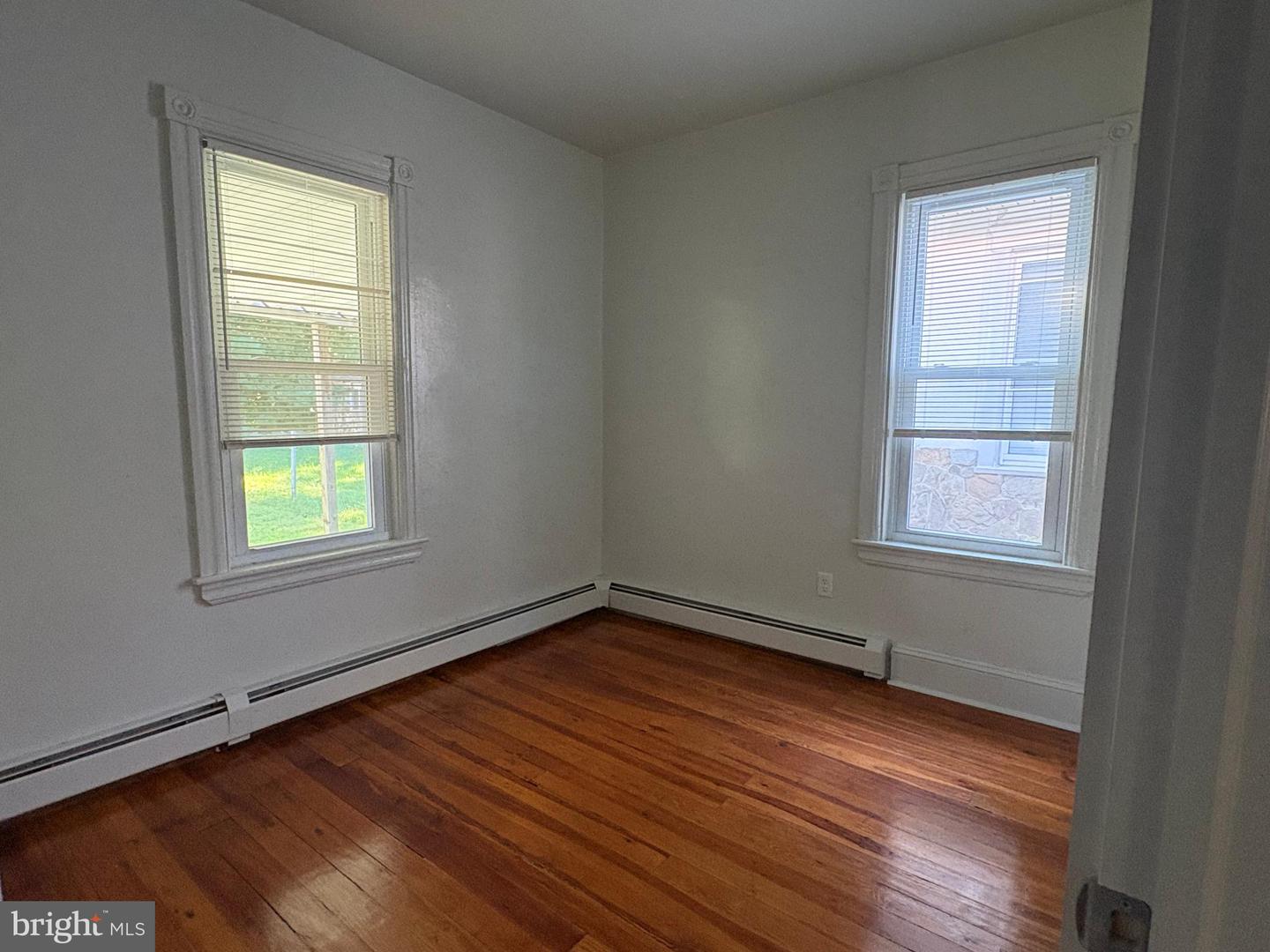 35 S Park Ave Property Photo 17