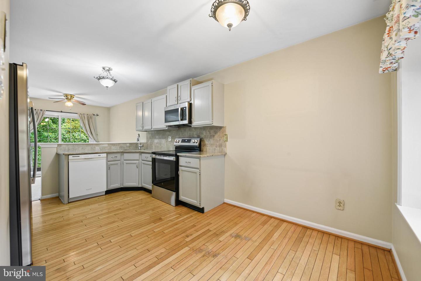 797 Brettingham Ct #706d Property Photo 5