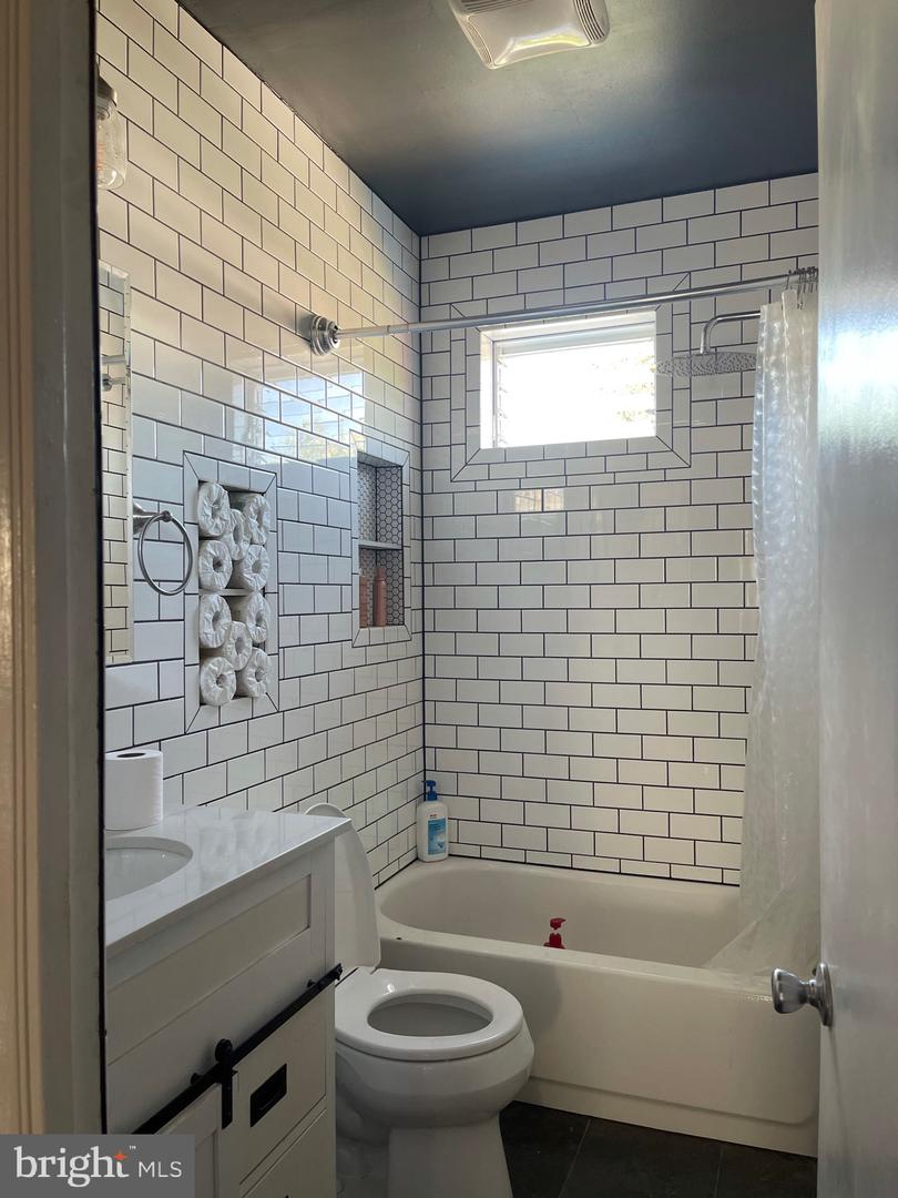 537 S Franklin St Property Photo 5