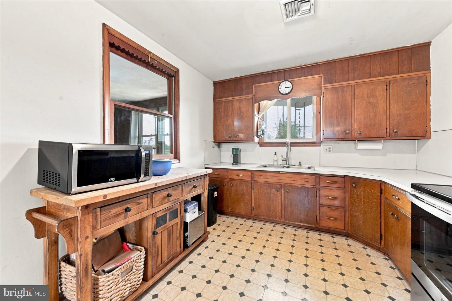 20 Hershey Ln Property Photo 6