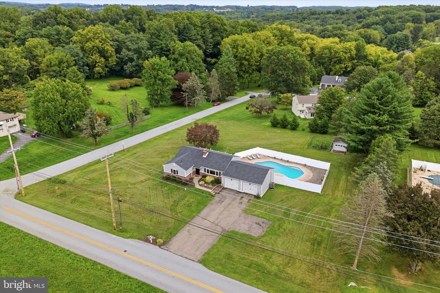 401 Zynn Rd Property Photo 2