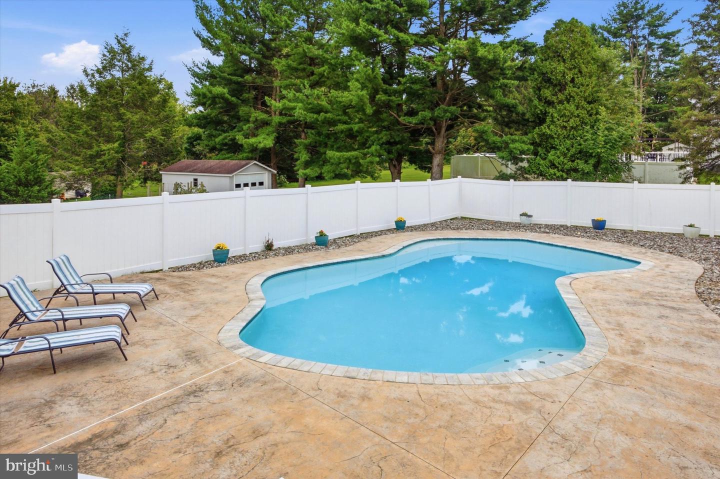 401 Zynn Rd Property Photo 32