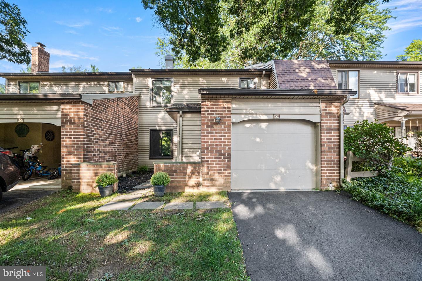 402 DANOR CT Property Photo 1