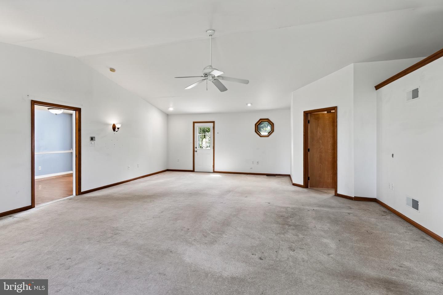 1299 Lone Eagle Rd Property Photo 13