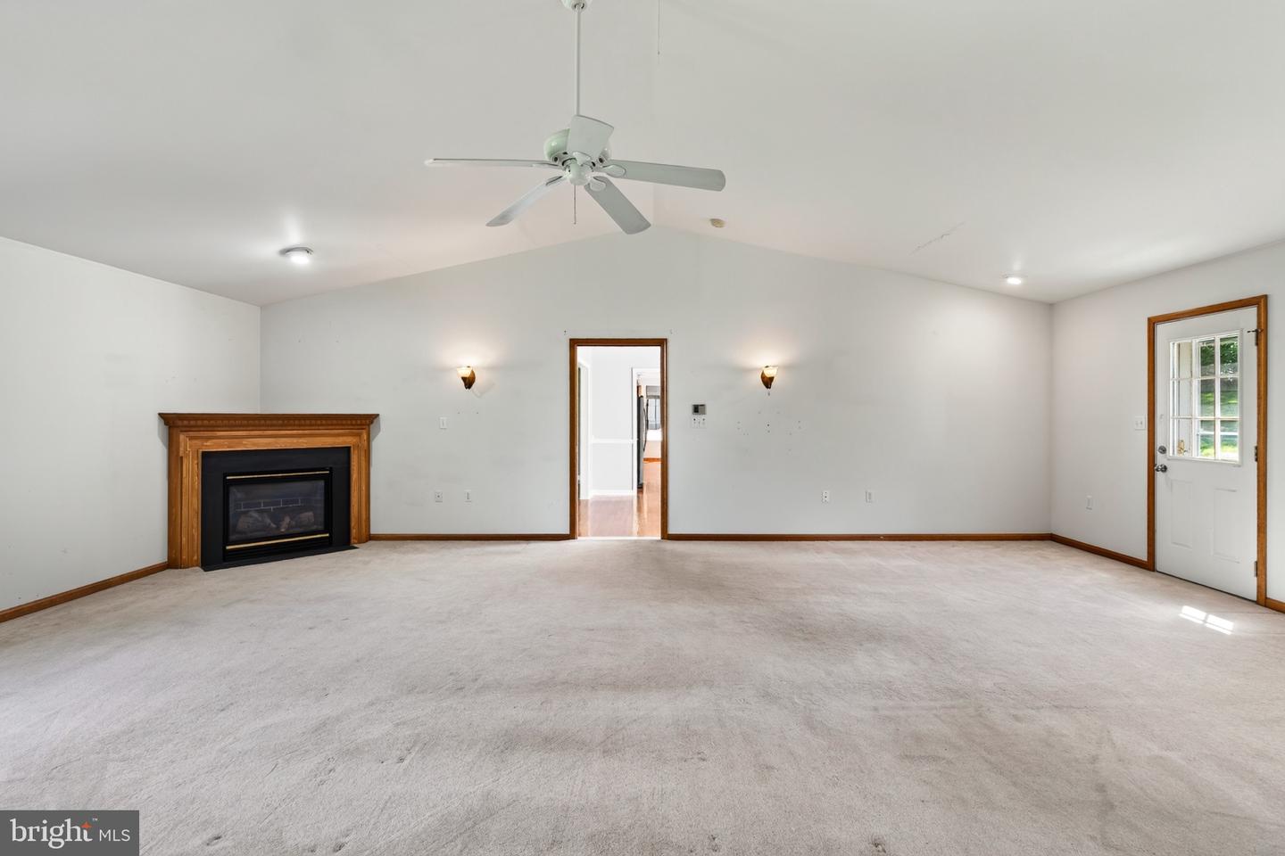 1299 Lone Eagle Rd Property Photo 16