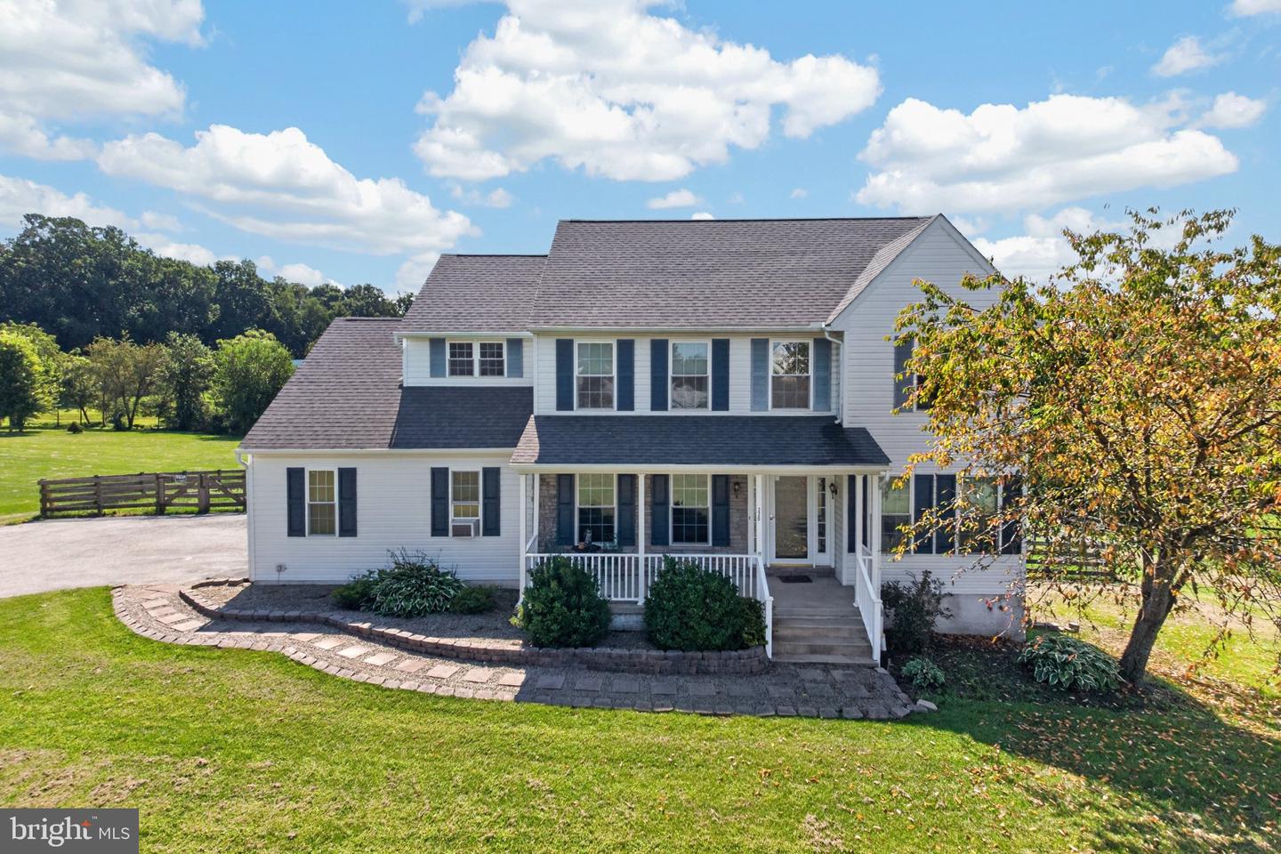 220 Waterway Rd Property Photo 1