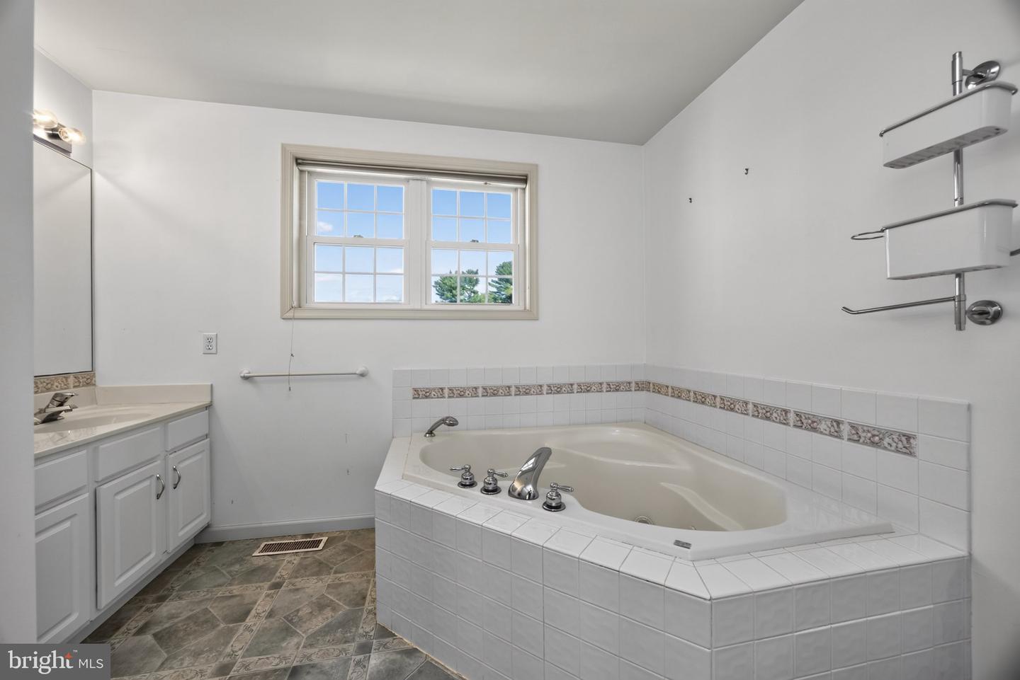 220 Waterway Rd Property Photo 24