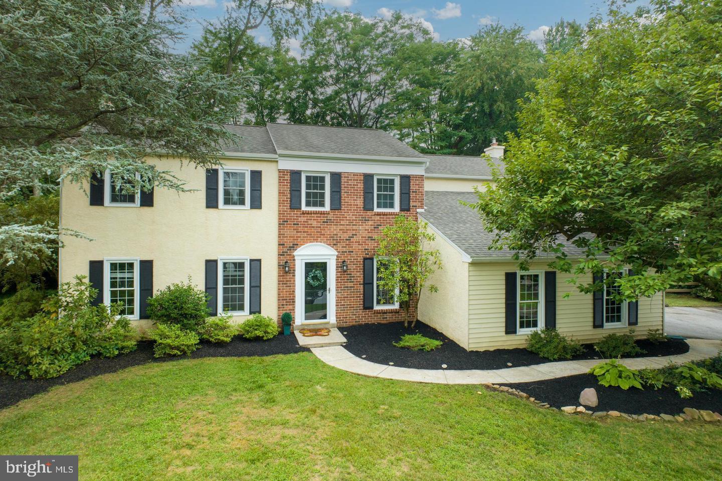 883 Twickensham Ct Property Photo 2