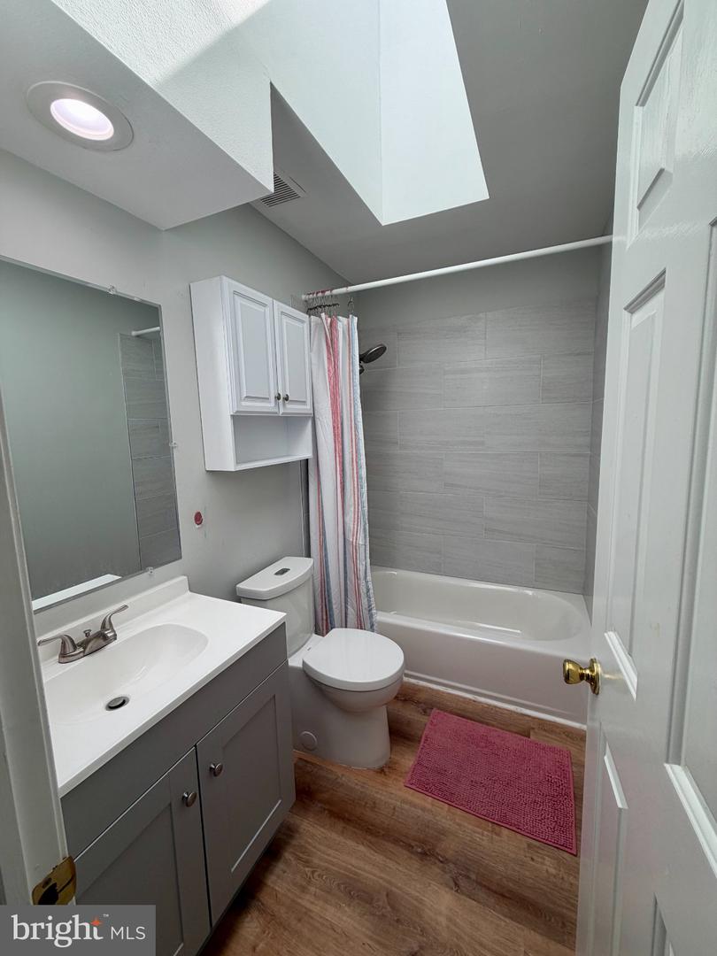 883 Twickensham Ct Property Photo 14