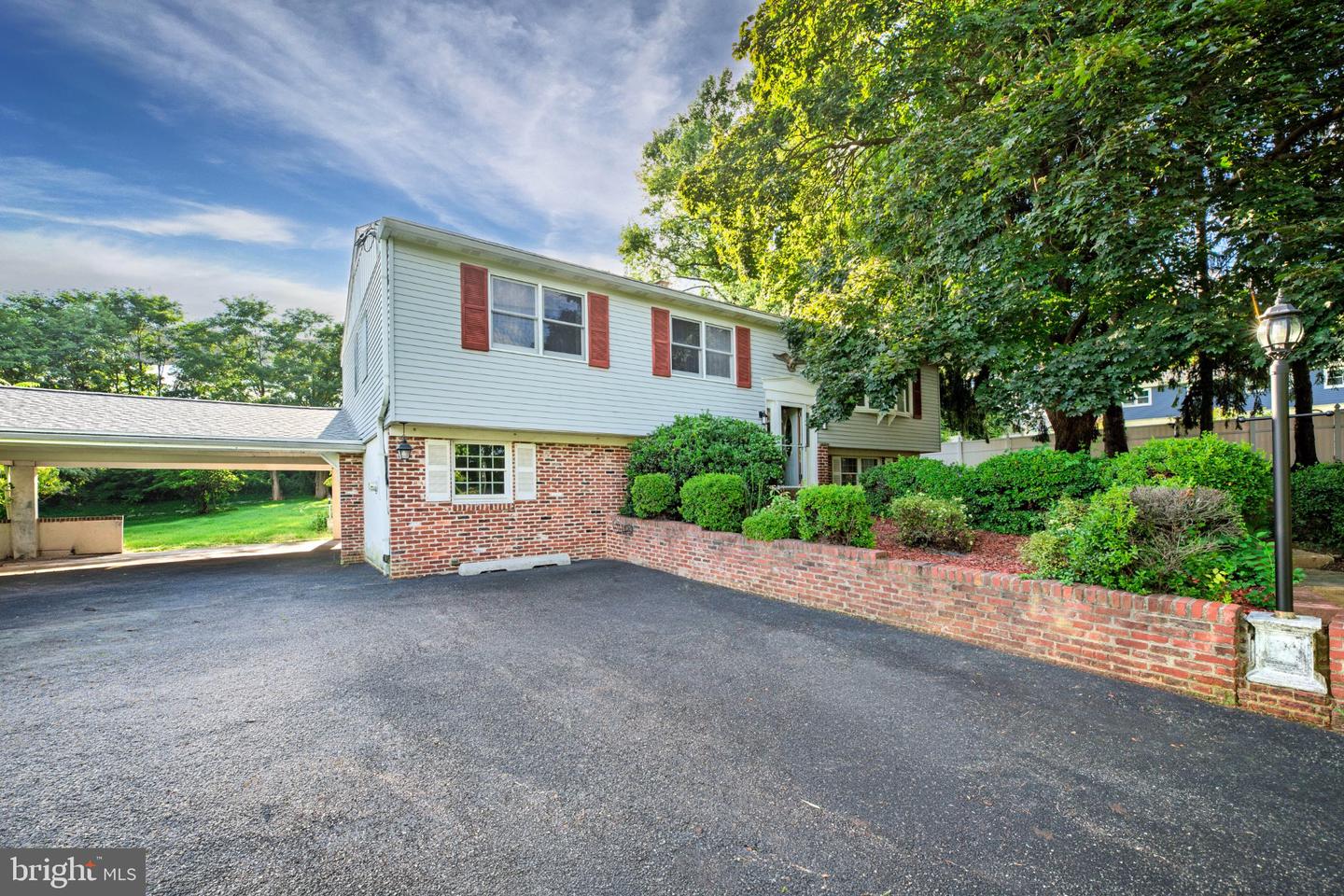 1038 Phoenixville Pike Property Photo 1