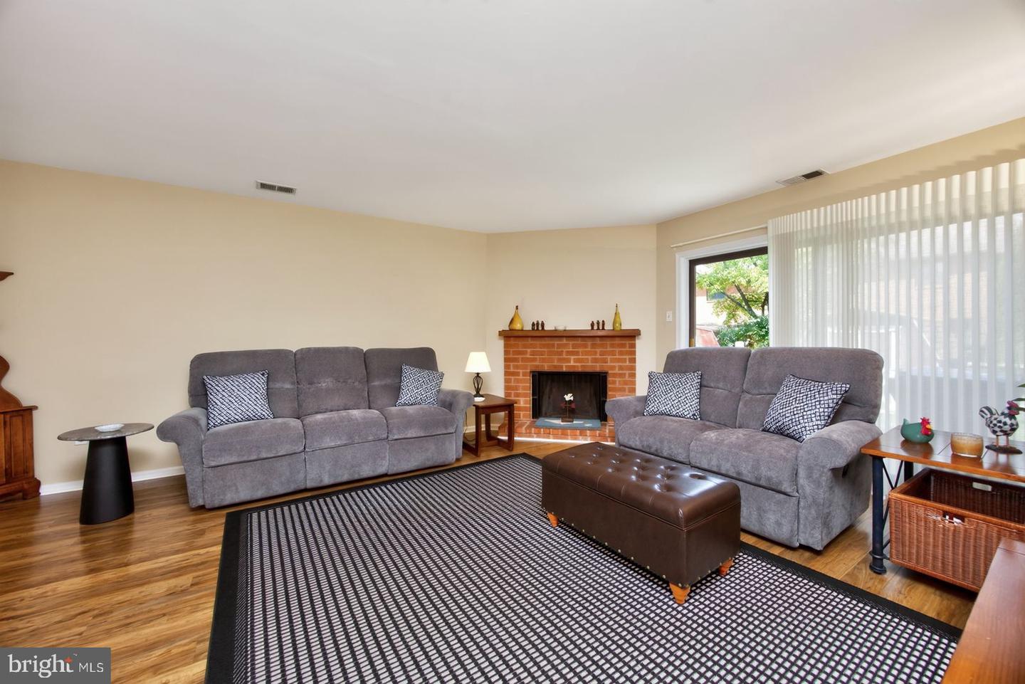 133 Caernarvon Ct Property Photo 16