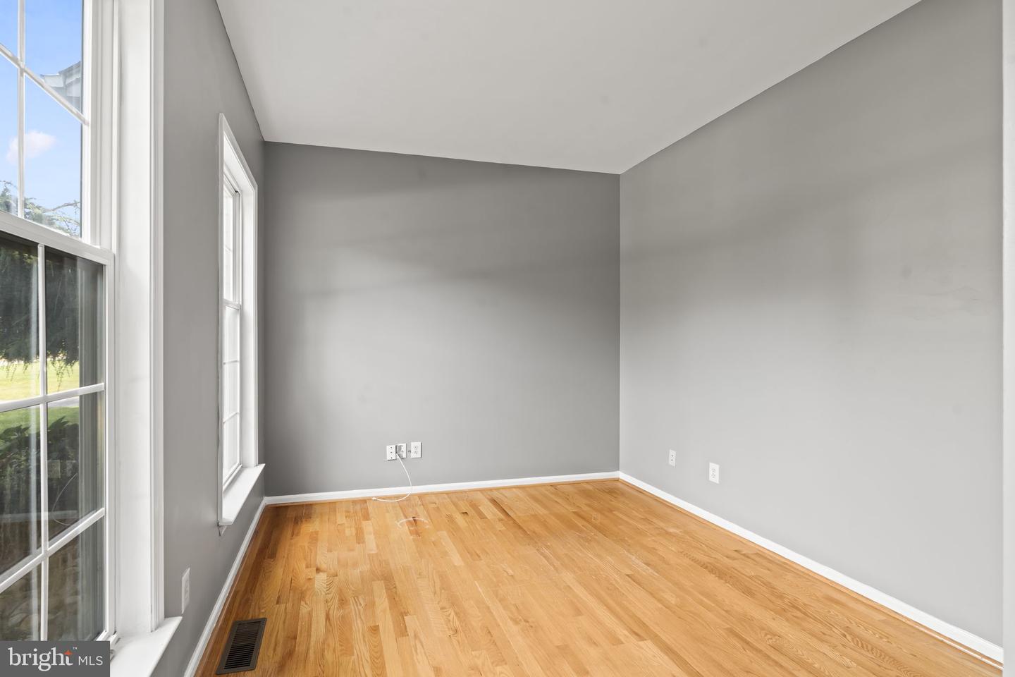 1239 Hamilton Dr Property Photo 6