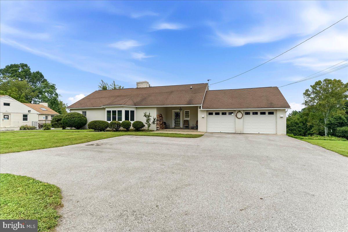 1679 Horseshoe Pike Property Photo 2
