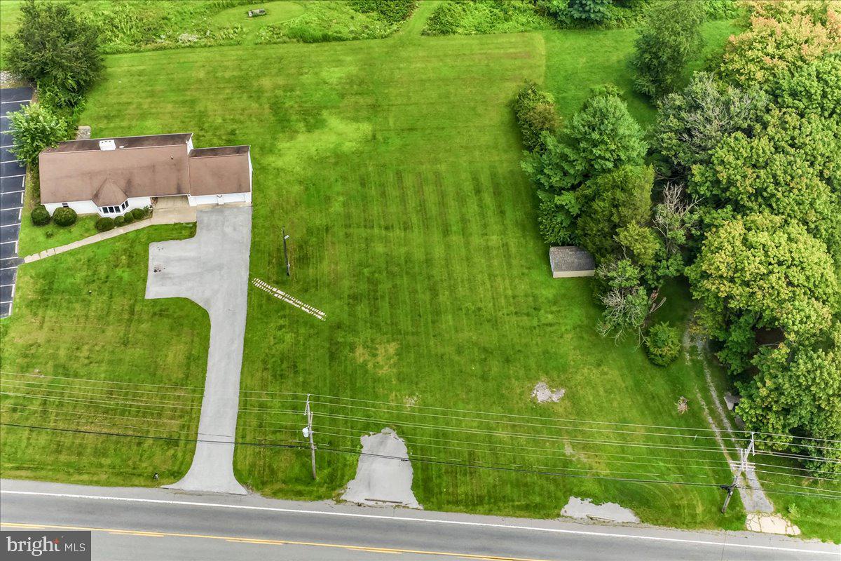 1679 Horseshoe Pike Property Photo 4