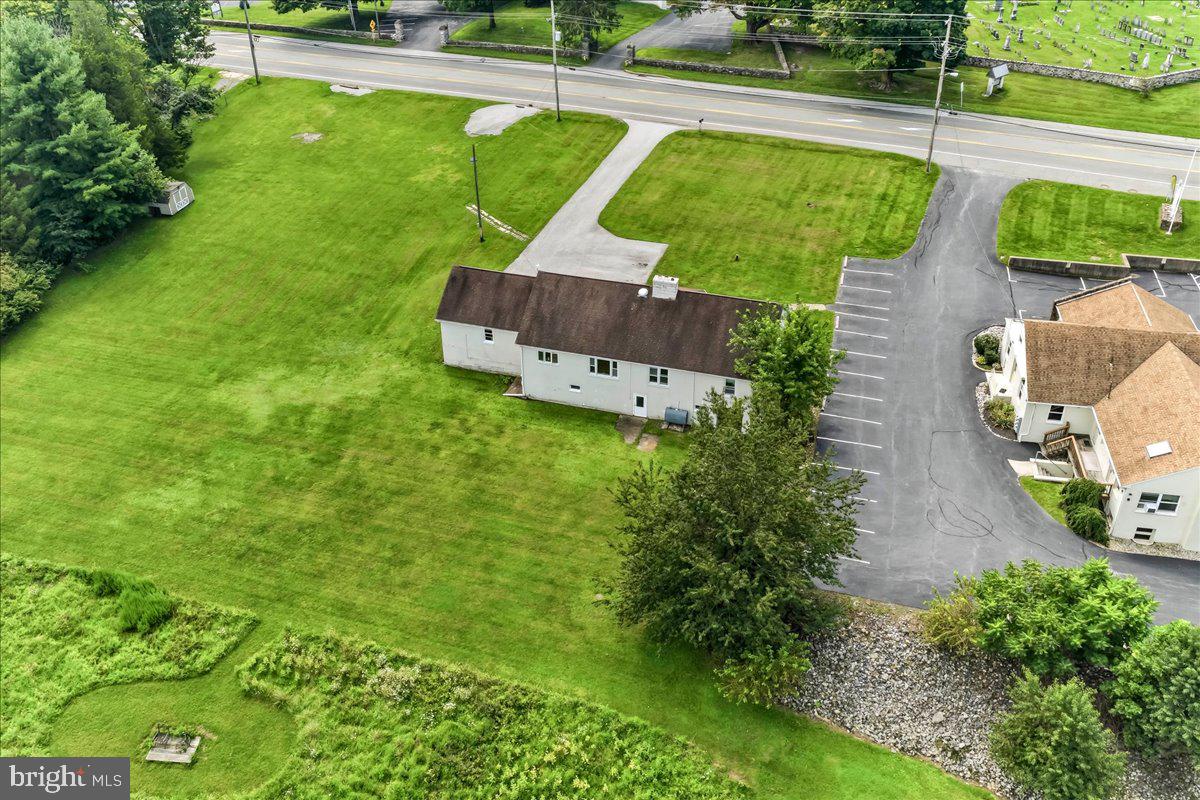 1679 Horseshoe Pike Property Photo 12