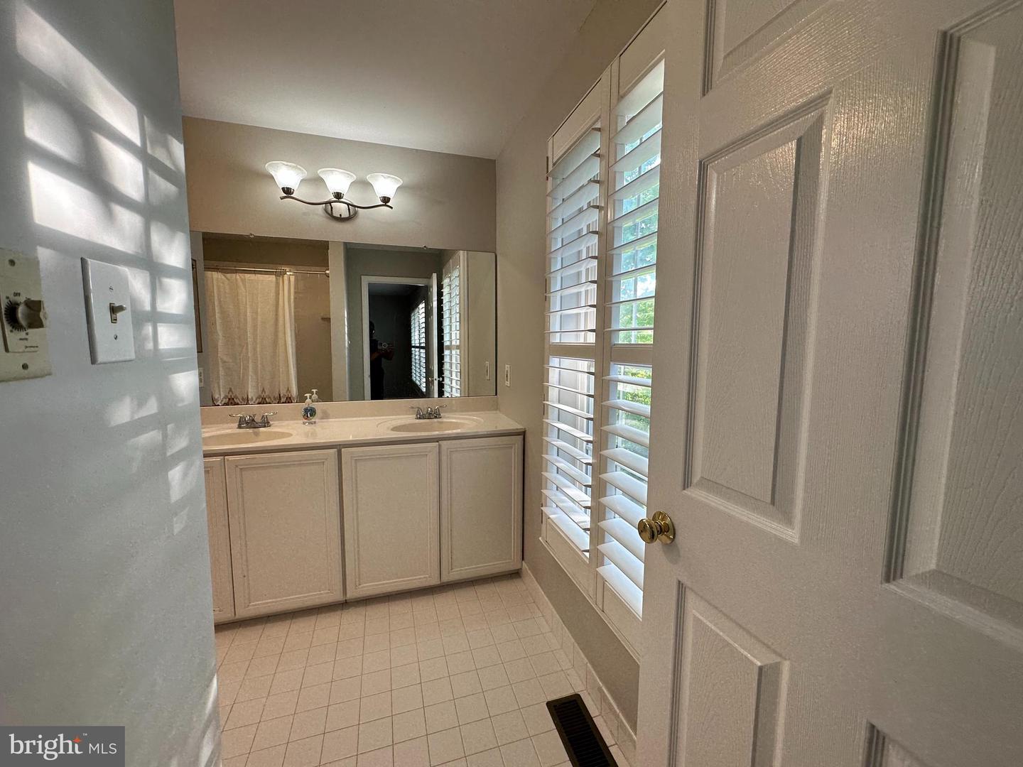 155 Weybridge Dr Property Photo 16