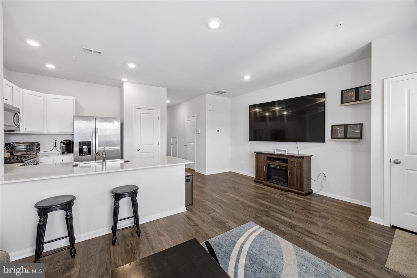 177 S Harner Blvd Property Photo 4