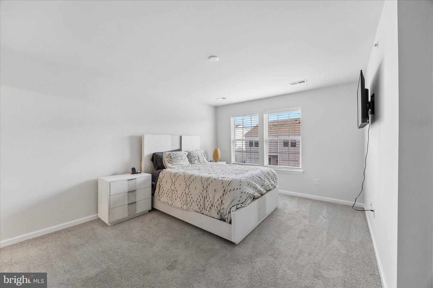 177 S Harner Blvd Property Photo 8