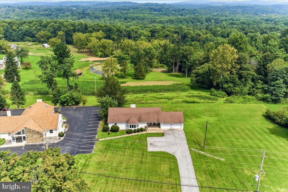 1679 Horseshoe Pike Property Photo 3