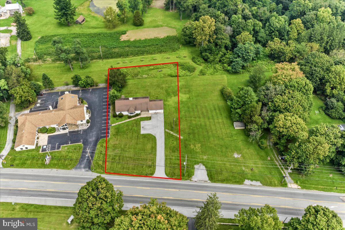 1679 Horseshoe Pike Property Photo 5
