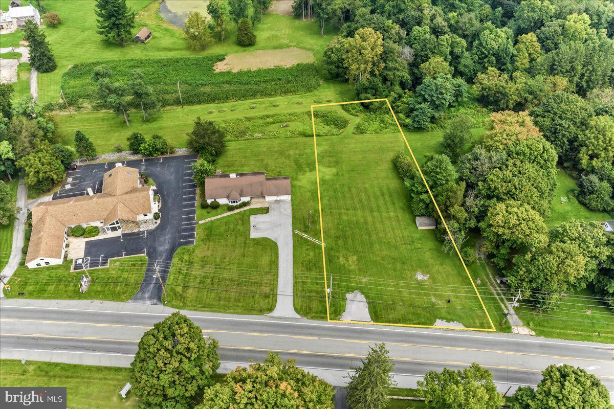 1679 Horseshoe Pike Property Photo 6