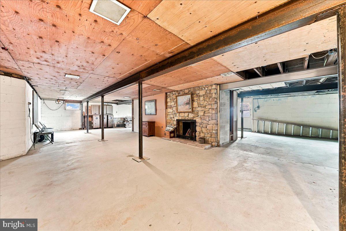 1679 Horseshoe Pike Property Photo 36