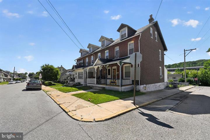798 Madison St Property Photo 2
