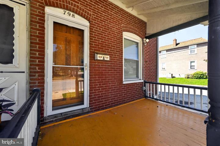 798 Madison St Property Photo 3